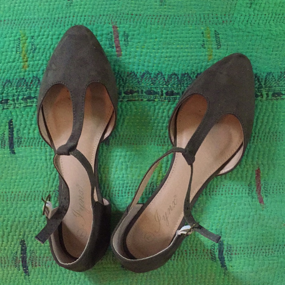 Olive green t- strap suede like. Worn once